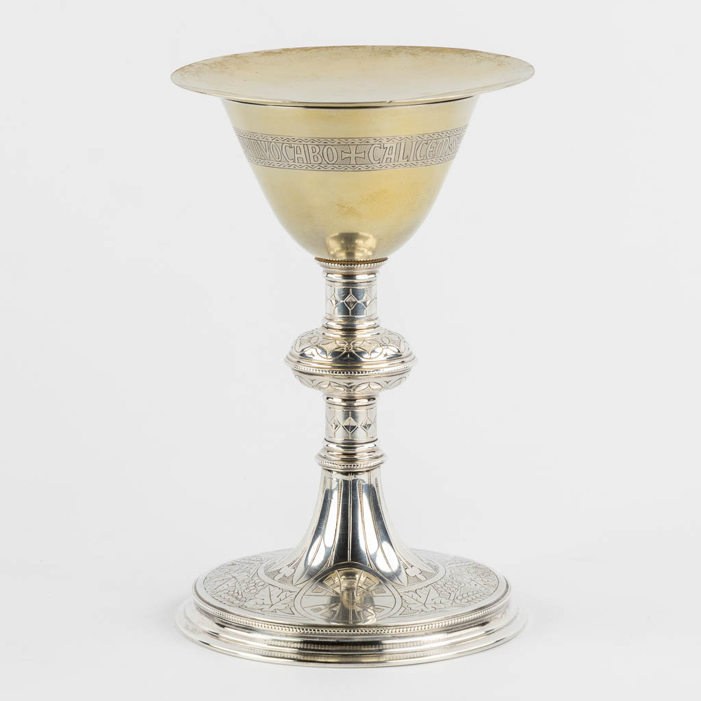 De Reuck, Ghent, a gold and silver-plated chalice, in the original chest. Consacrated March 9th, 1931. (H:21 x D:14 cm)