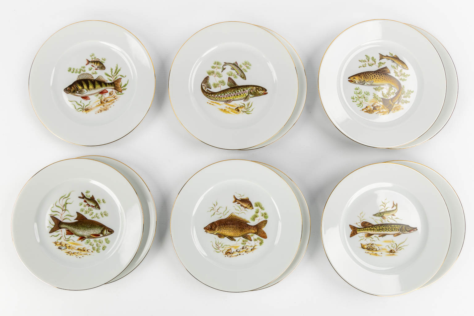 Limoges, a collection of fish-, cheese- and dinner plates. Porcelain. (L:31 x W:39 cm)