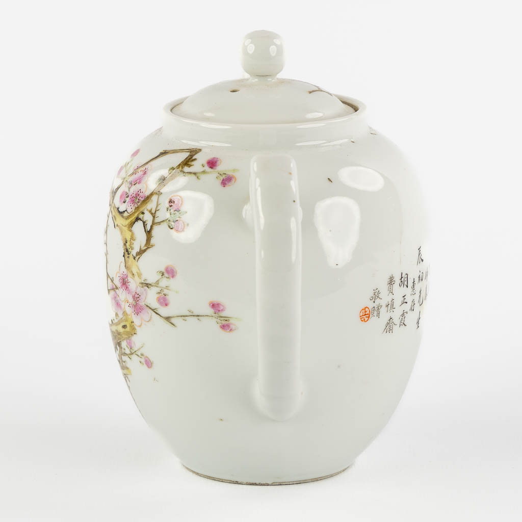 A Chinese Famille Rose teapot with a floral decor and calligraphy. 19th/20th C. (L:12 x W:21 x H:16 cm)