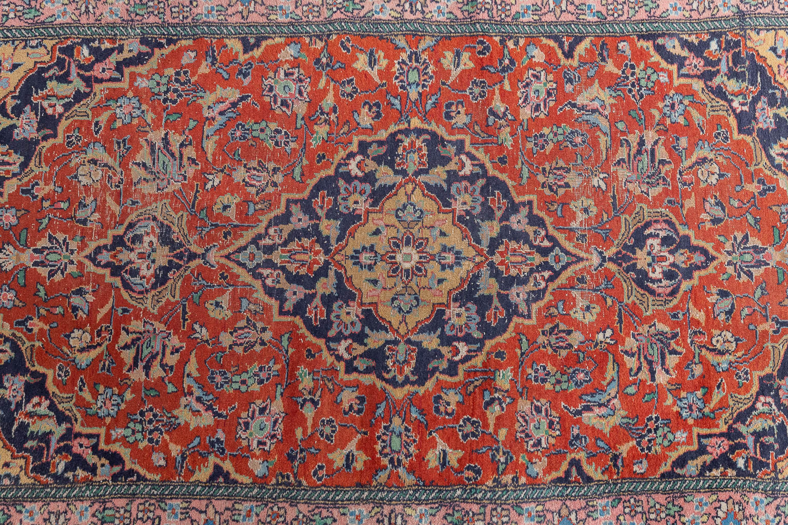 Een collectie van 3 Oosterse, handgeknoopte tapijten. Kashan en een bidtapijt. (L:180 x W:119 cm)