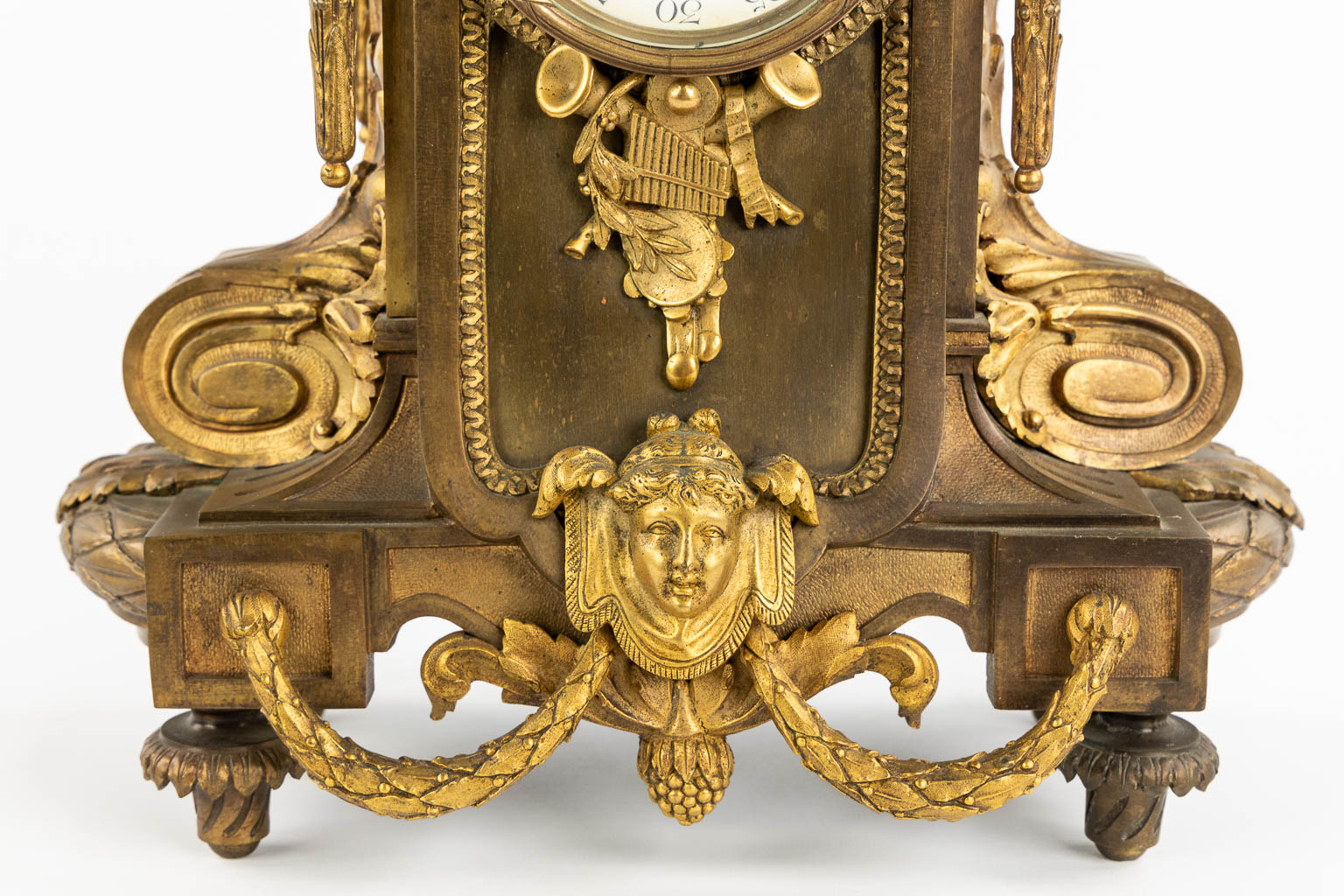 A mantle clock, gilt bronze in a Louis XVI style. Circa 1900. (L:16 x W:32 x H:41 cm)