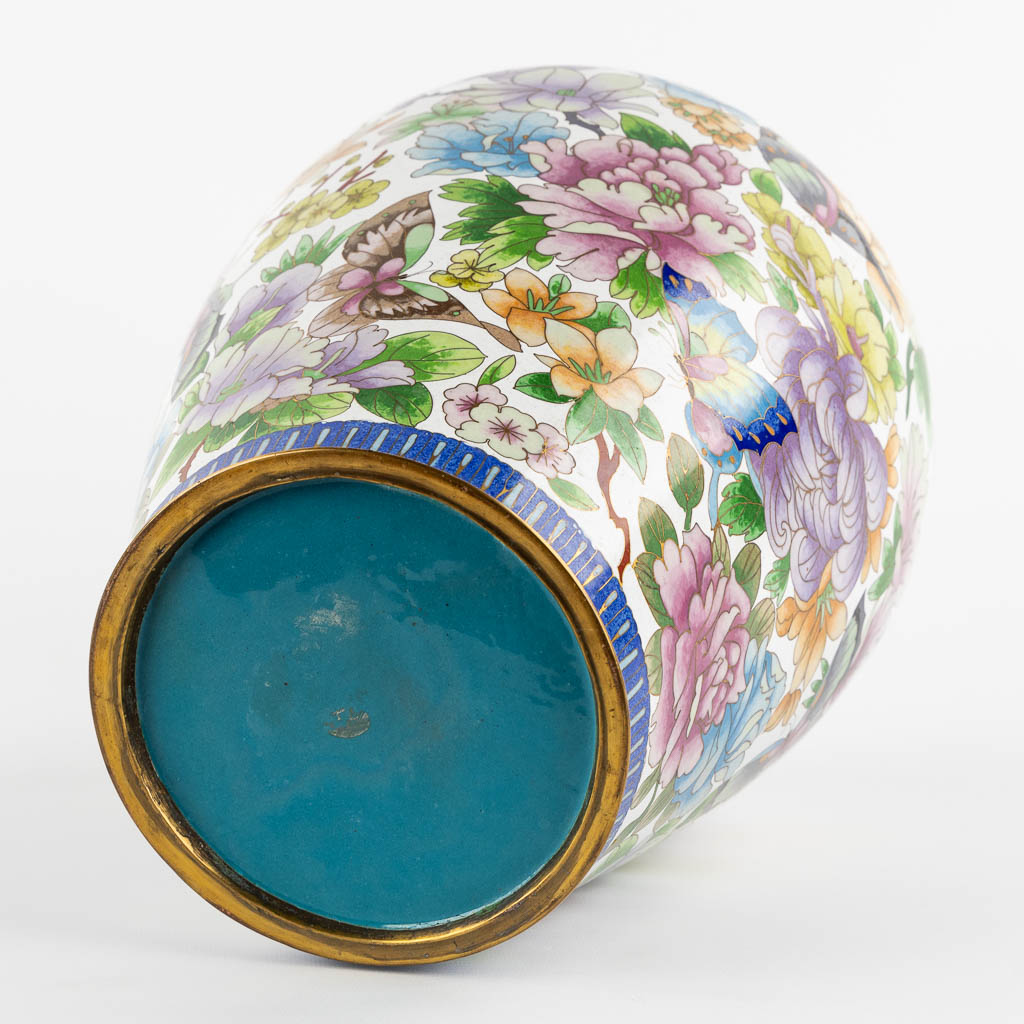 A decorative Cloisonné enamel vase, fauna and flora. (H:39 x D:23 cm)