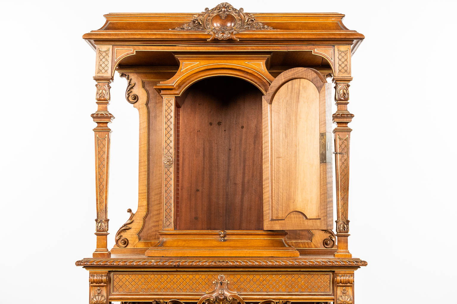 A finely sculptured Neo-Renaissance 'Showcabinet', France, 19th C.