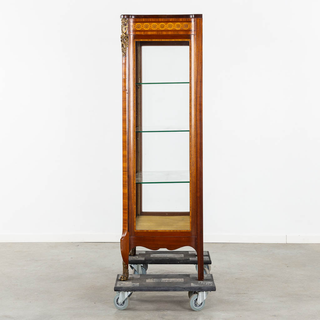 A quality display cabinet, Louis XVI style, circa 1920. (L:50 x W:85 x H:160 cm)