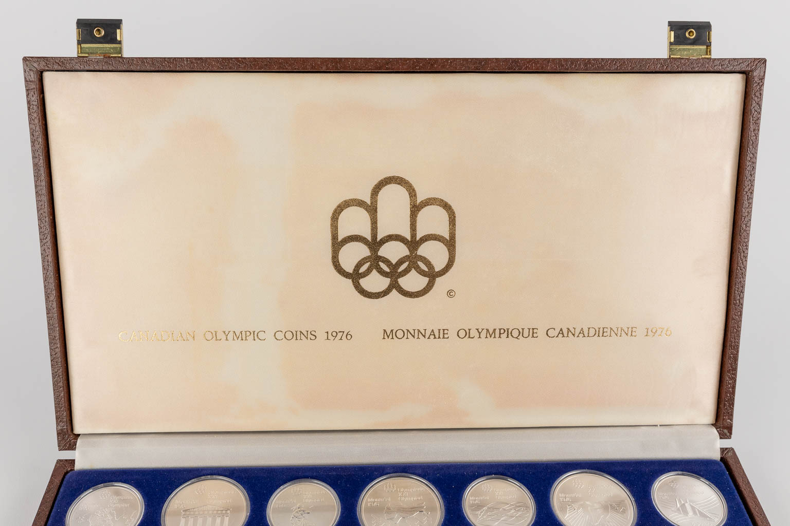 Canadese Olympische zilveren munten, 1976, voor de olympische spelen van Montreal.  (D:22,5 x W:40 x H:5 cm)