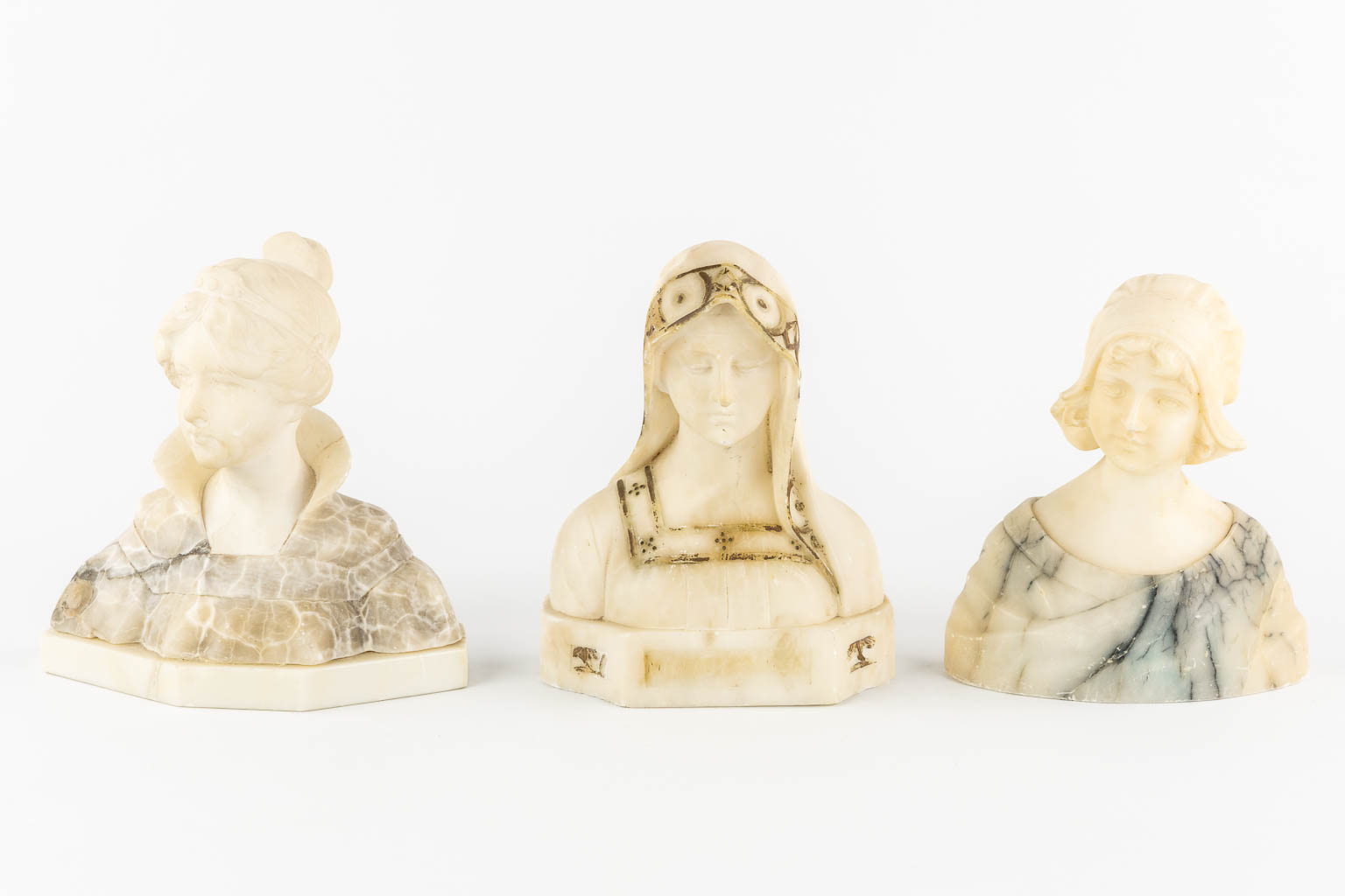 Five busts of ladies, sculptured Alabaster, Circa 1900. 