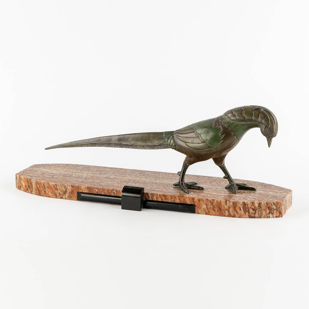 A figurine of a Pheasant, in the style of Rochard. Spelter. Art Deco. (L:16 x W:56 x H:20,5 cm)