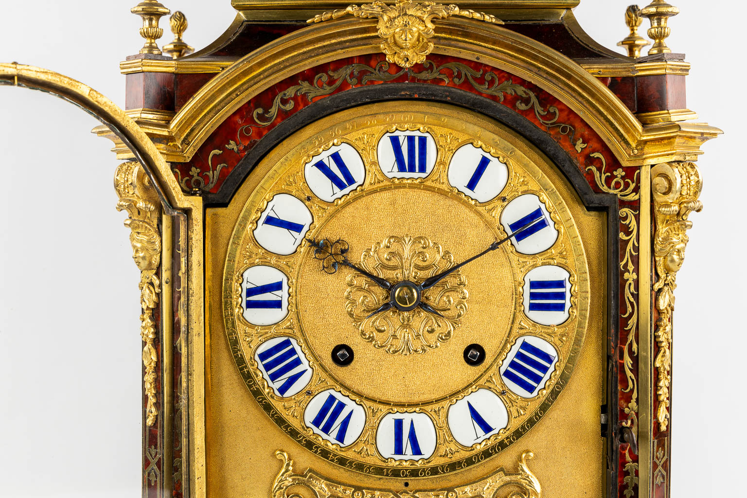 Gilles Martinot à Paris, a 'Religieuse' mantle clock, gilt bronze and Boule marquetry. 17th/18th C.