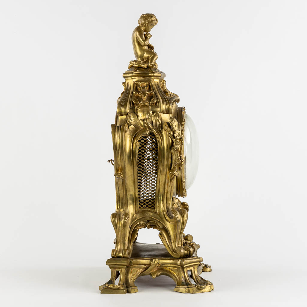 A large mantle clock, bronze, Louis XV style. 19th C. (L:22 x W:38 x H:56 cm)