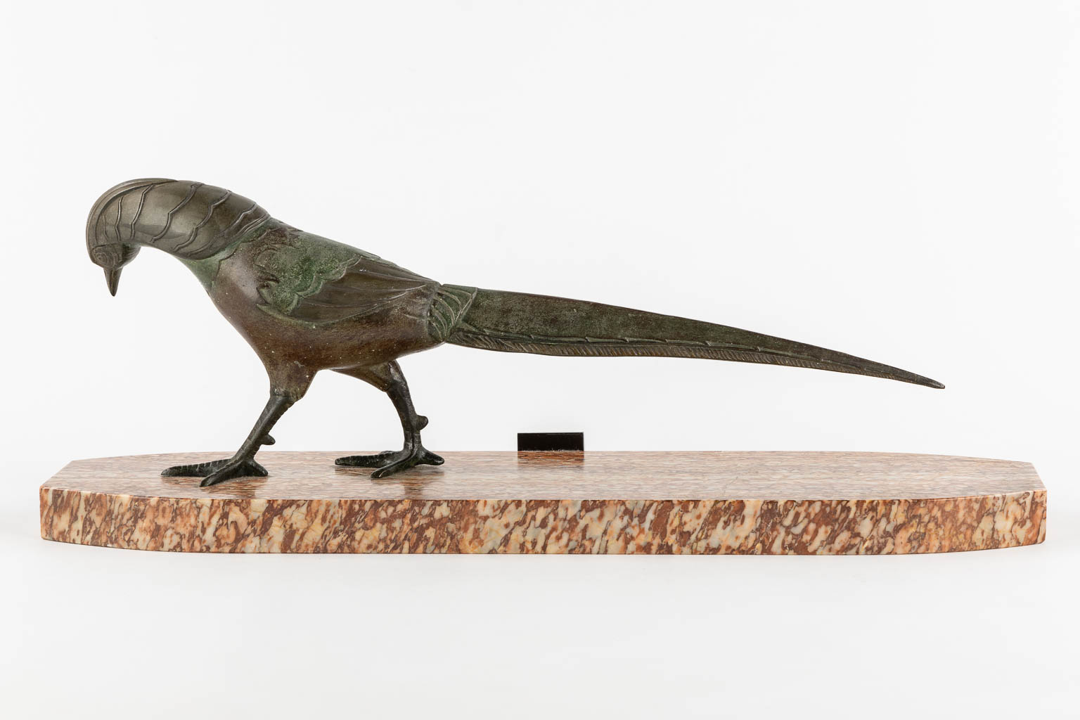 A figurine of a Pheasant, in the style of Rochard. Spelter. Art Deco. (L:16 x W:56 x H:20,5 cm)