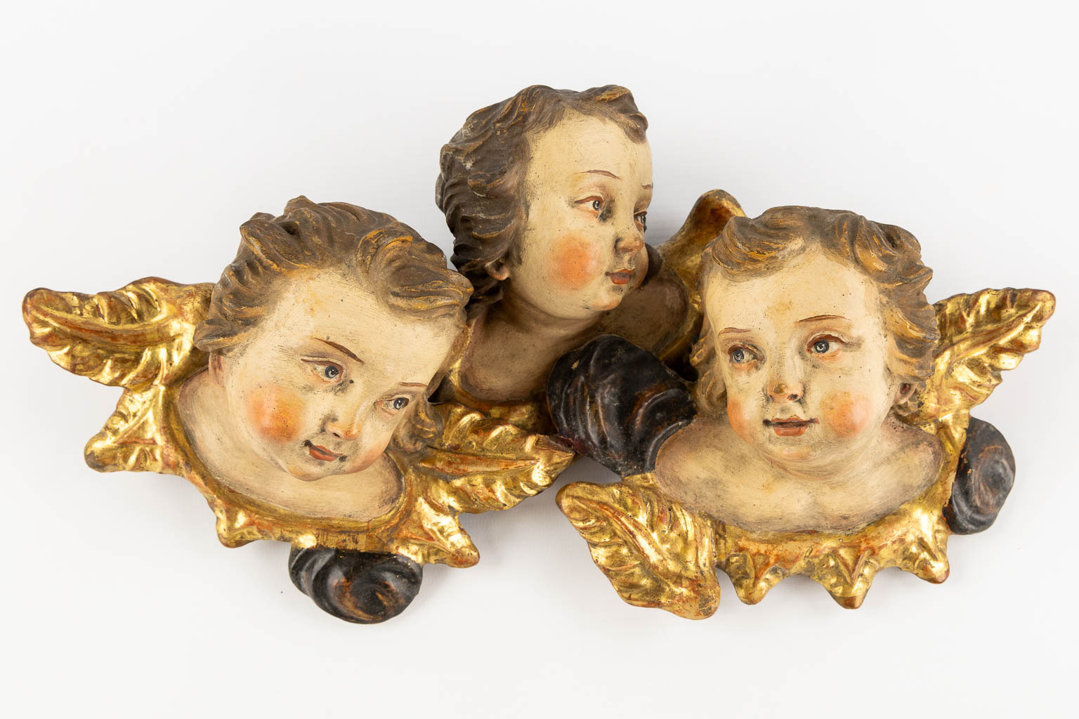 A collection of wood-sculptured and polychromed angels. Circa 1900. (W:39 x H:20 cm)