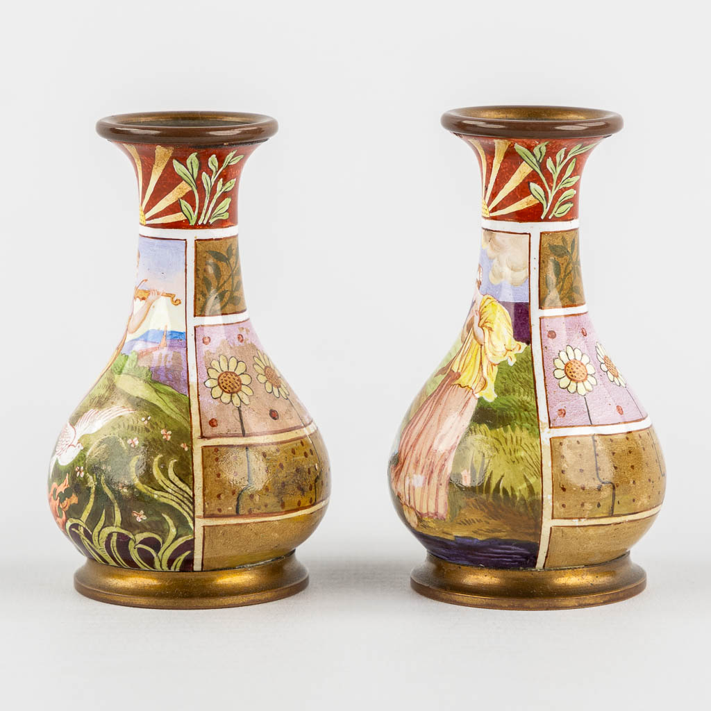 A pair of vases with an enamel decor, Art Nouveau. (W:4,5 x H:7,5 cm)