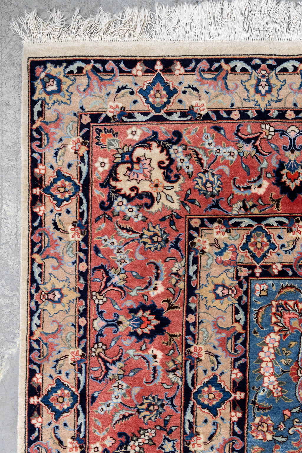 A large Oriental hand-made carpet, Kashan. (L:408 x W:290 cm)