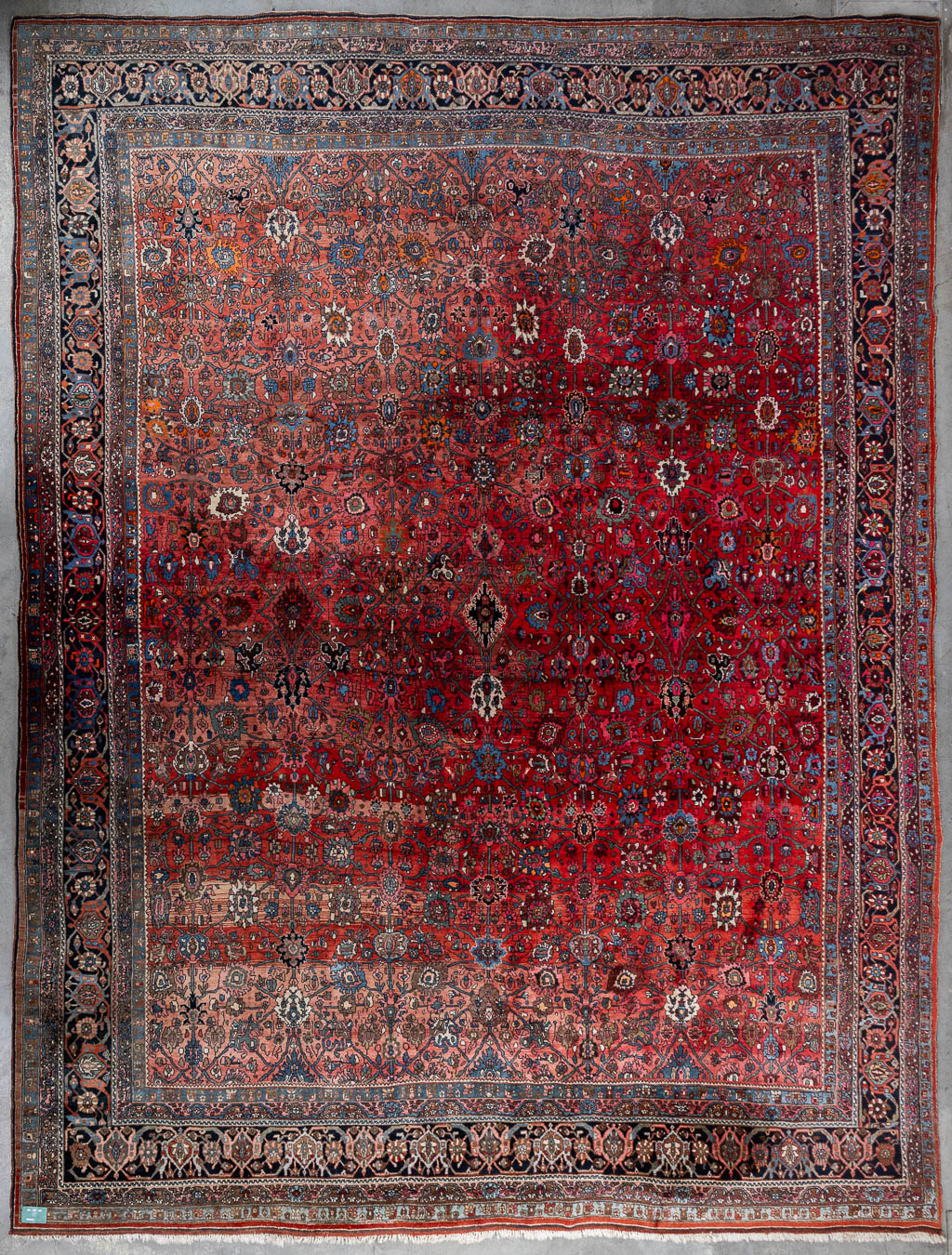 An Oriental hand-made carpet, Bidjar. (L:434 x W:329 cm)