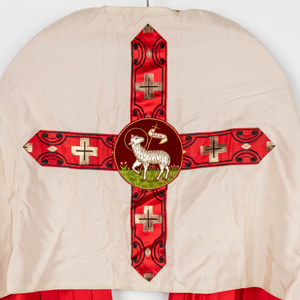 A set of 4 modern Chasubles, a Humeral Veil, Stola, Brusa and Chalice Veils. 