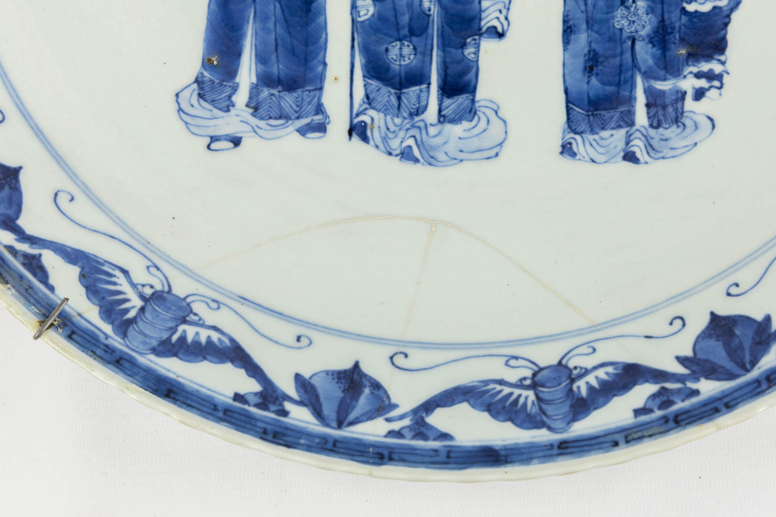 A set of three Chinese blue-white plates. (D:45 cm)