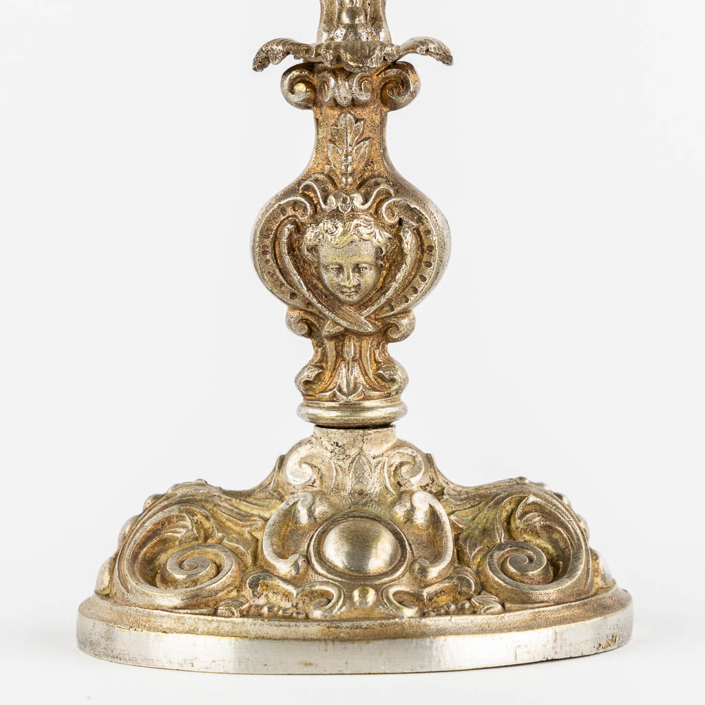 A Reliquary Monstrance, Baroque Style with a theca and 3 relics for Saints. 19th C.