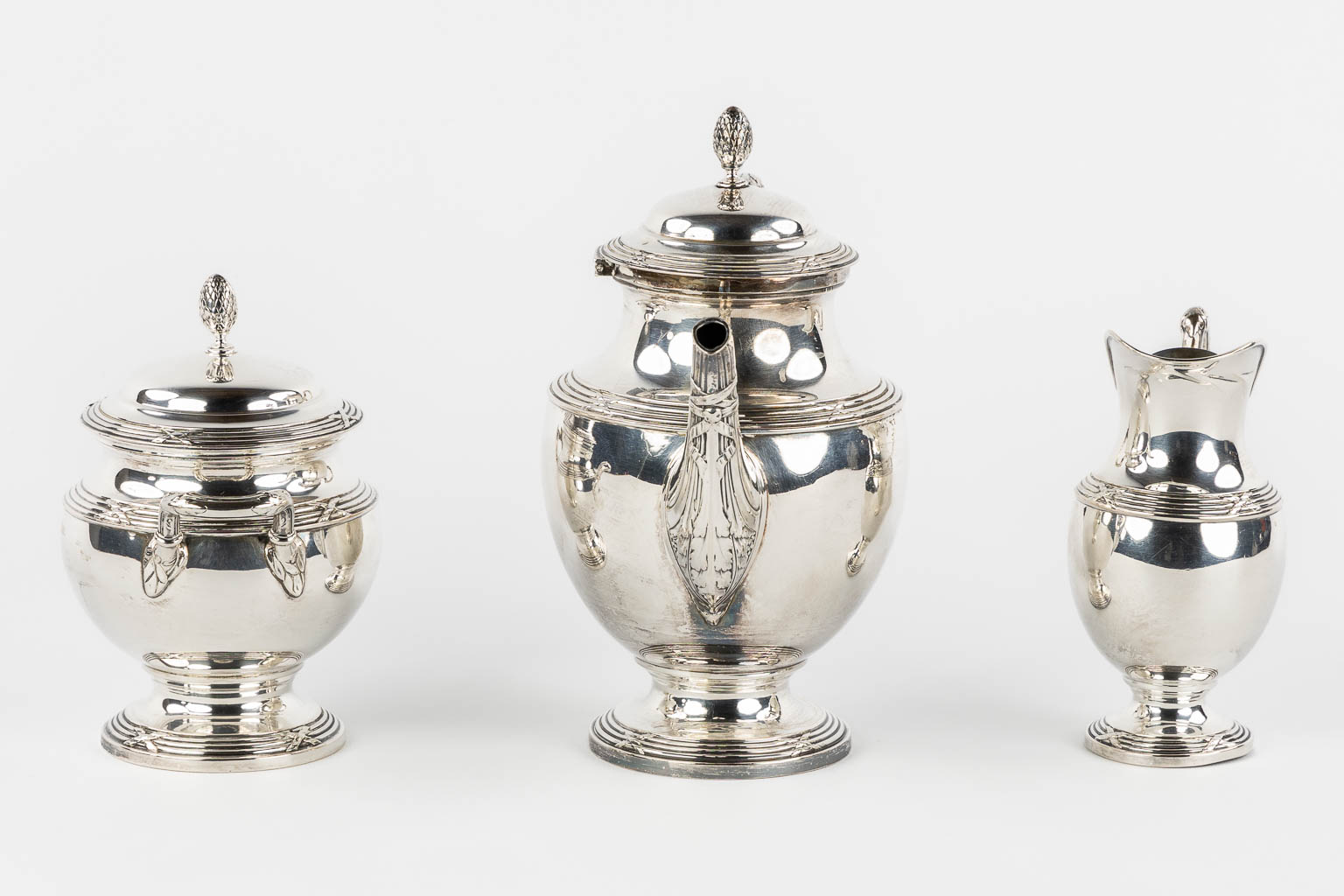 A three-piece silver coffee service, Louis XVI style, Germany, 800/1000. 1,115kg. 