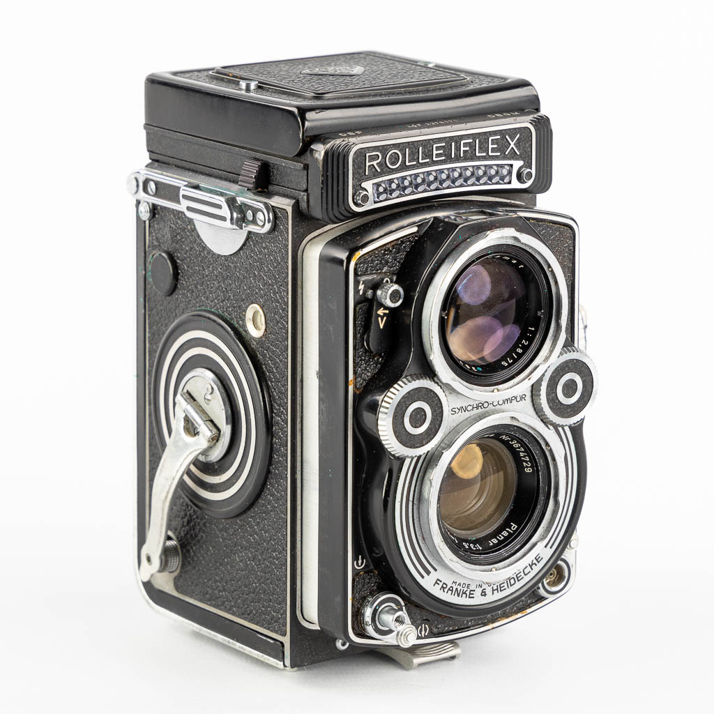 Rolleiflex Synchro-Compur, Franke & Heidece, Germany. (L:11,5 x W:11 x H:16 cm)