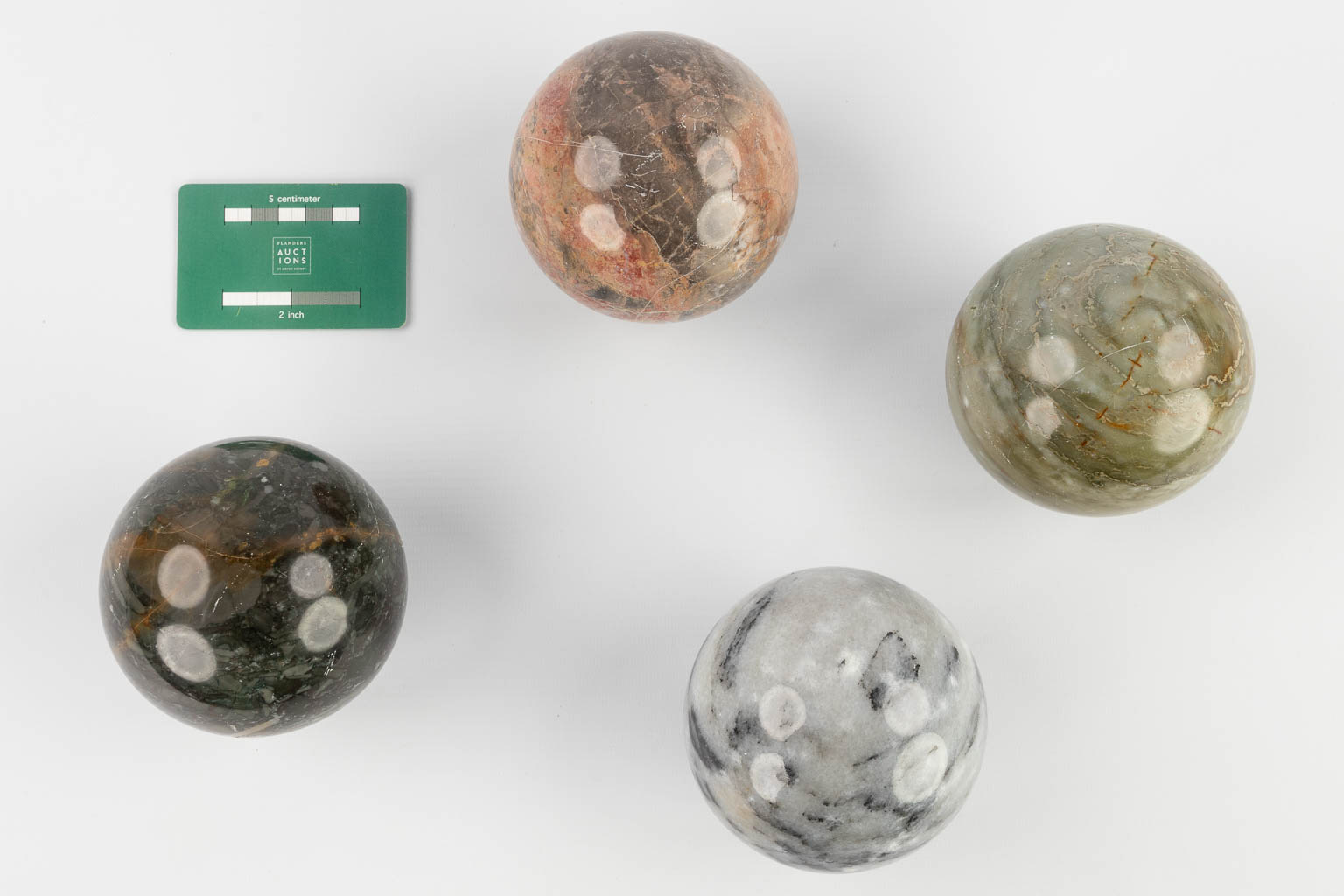 A set of 4 balls made of natural stone and marble. 20th C.  (D:9 cm)