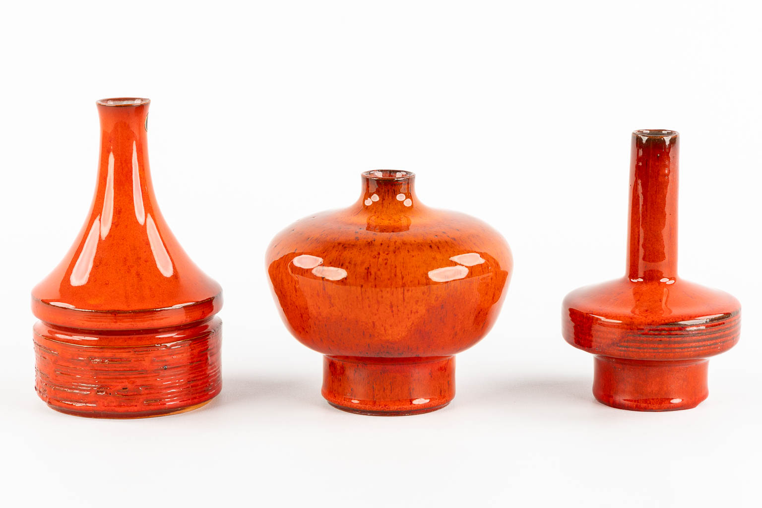 Rogier VANDEWEGHE (1923-2020) 'Three red vases' for Amphora. (H:15,5 cm)