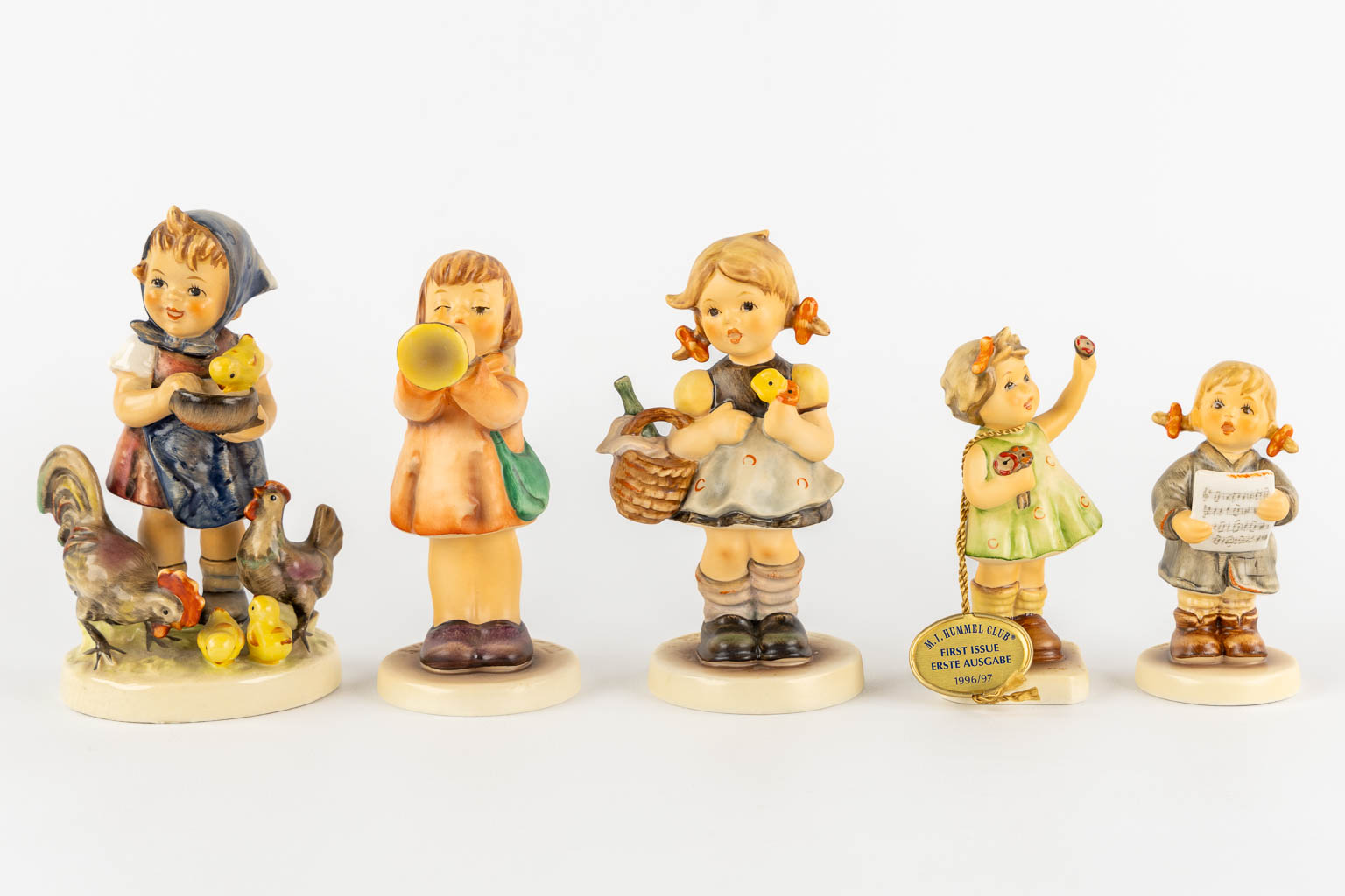 Hummel, 13 figurines. (H:16 cm)