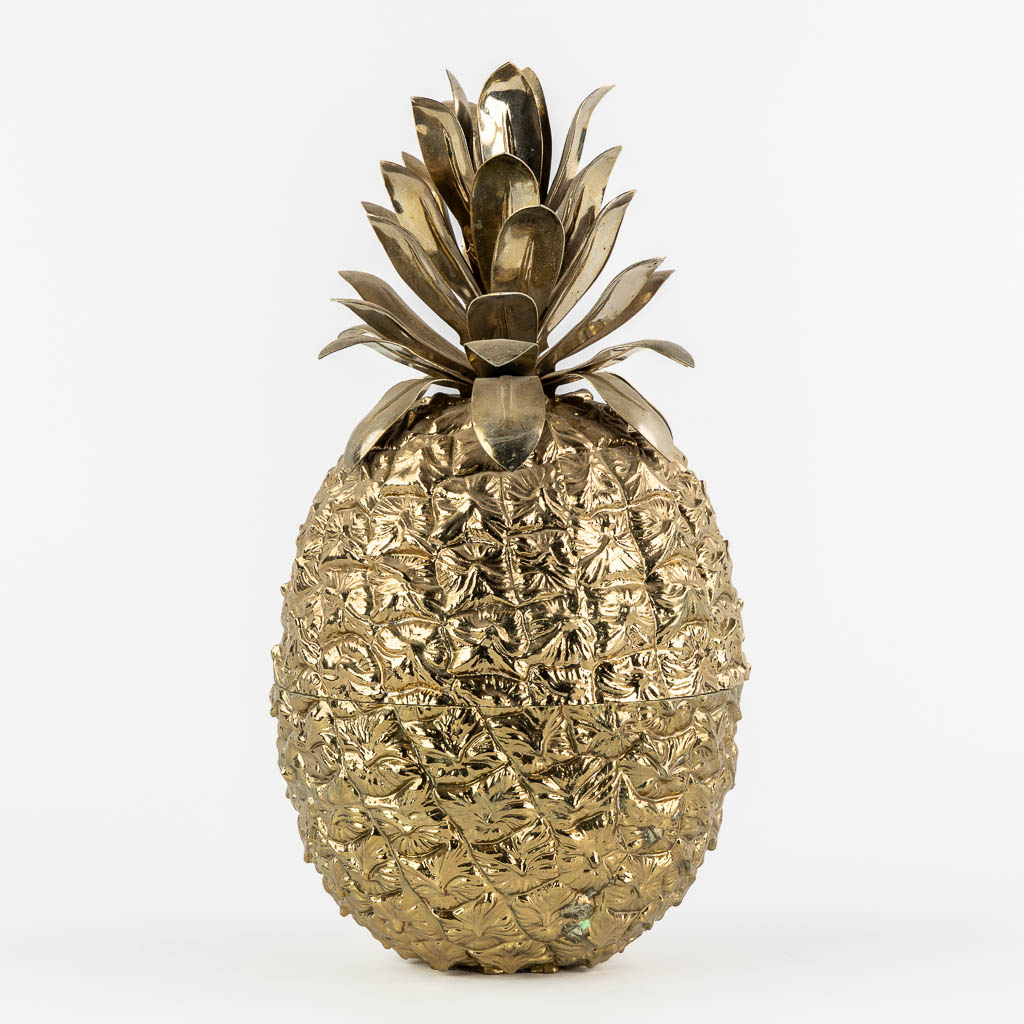 Een mid-century ijsemmer in de vorm van een ananas. (H:34 x D:16 cm)