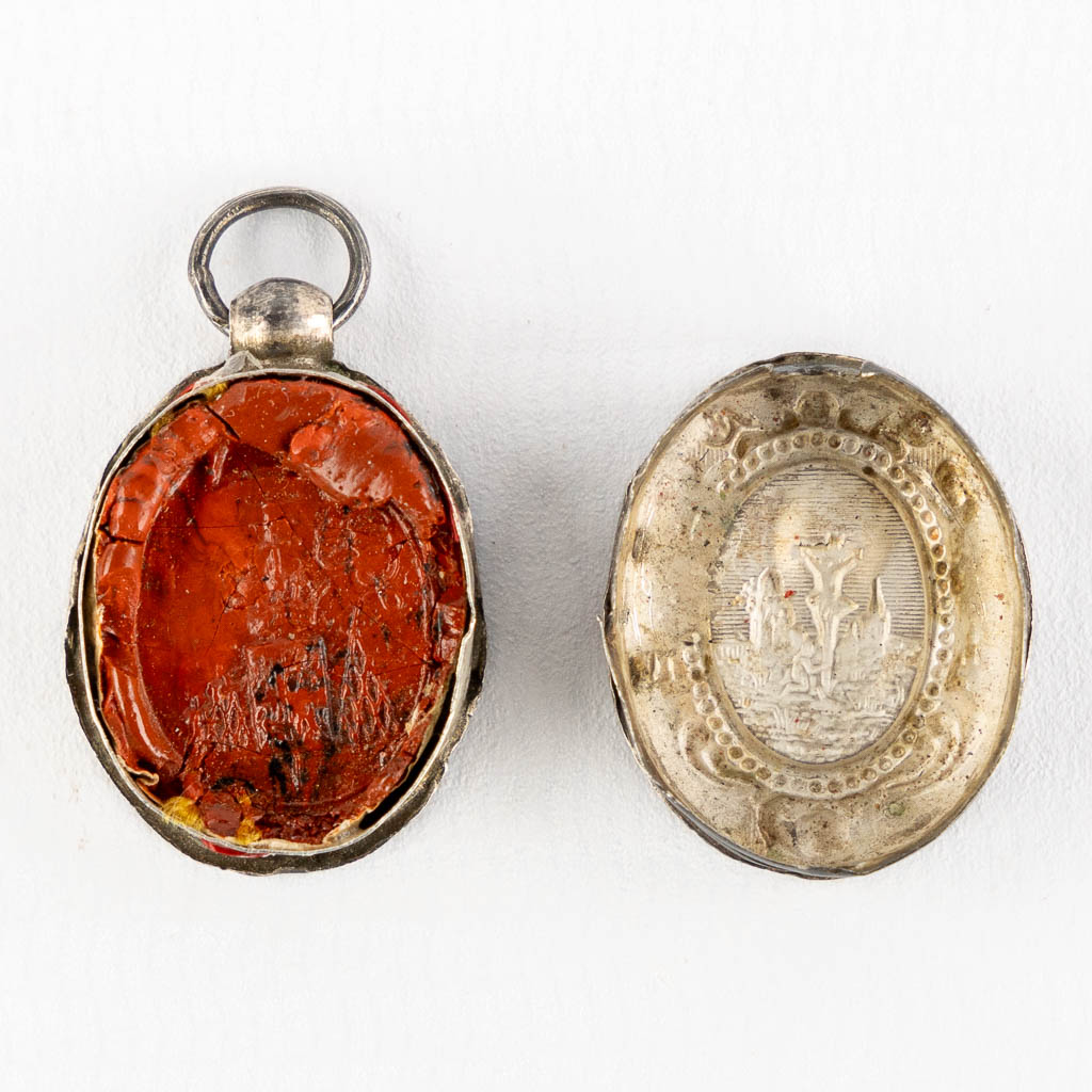 two pendant with sealed theca, Saint John of the cross and the True Cross. 