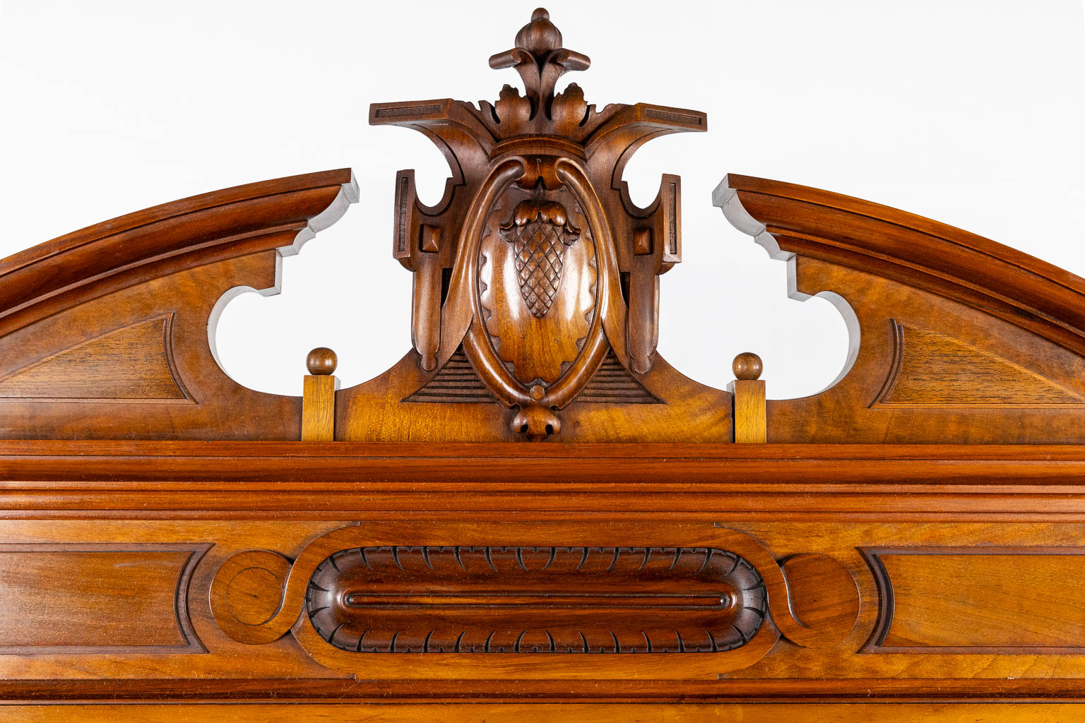 Arthur Etienne & Soeur, Bruxelles, a walnut dresser, Henry Deux. 19th C. (L:61 x W:150 x H:208 cm)