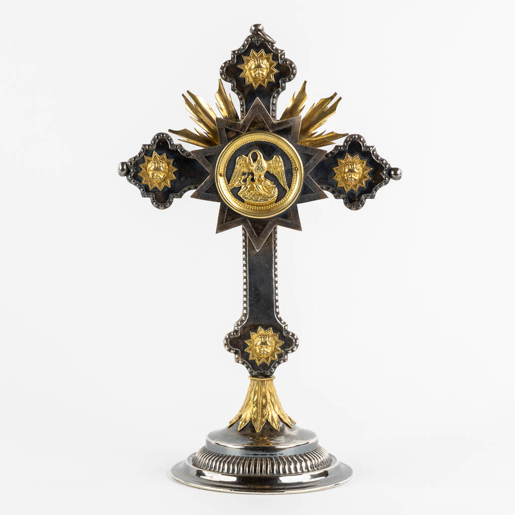 A reliquary curcifix or monstrance, Pelican with chicks, 19th C. (W:17 x H:28 cm)