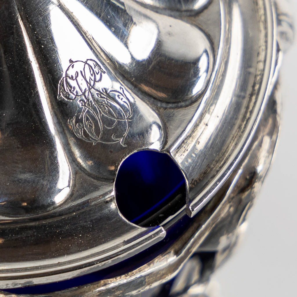 A collection of silver table accessories, oil/vinegar, salt/pepper, mustard pot, and mirror. (L:9 x W:21 x H:26 cm)