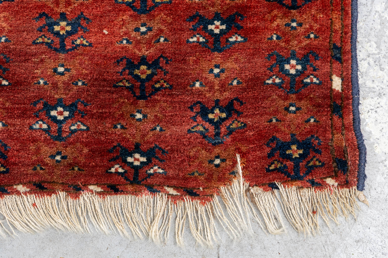 An Oriental hand-made carpet, Turkaman/Turkoman. (L:320 x W:201 cm)