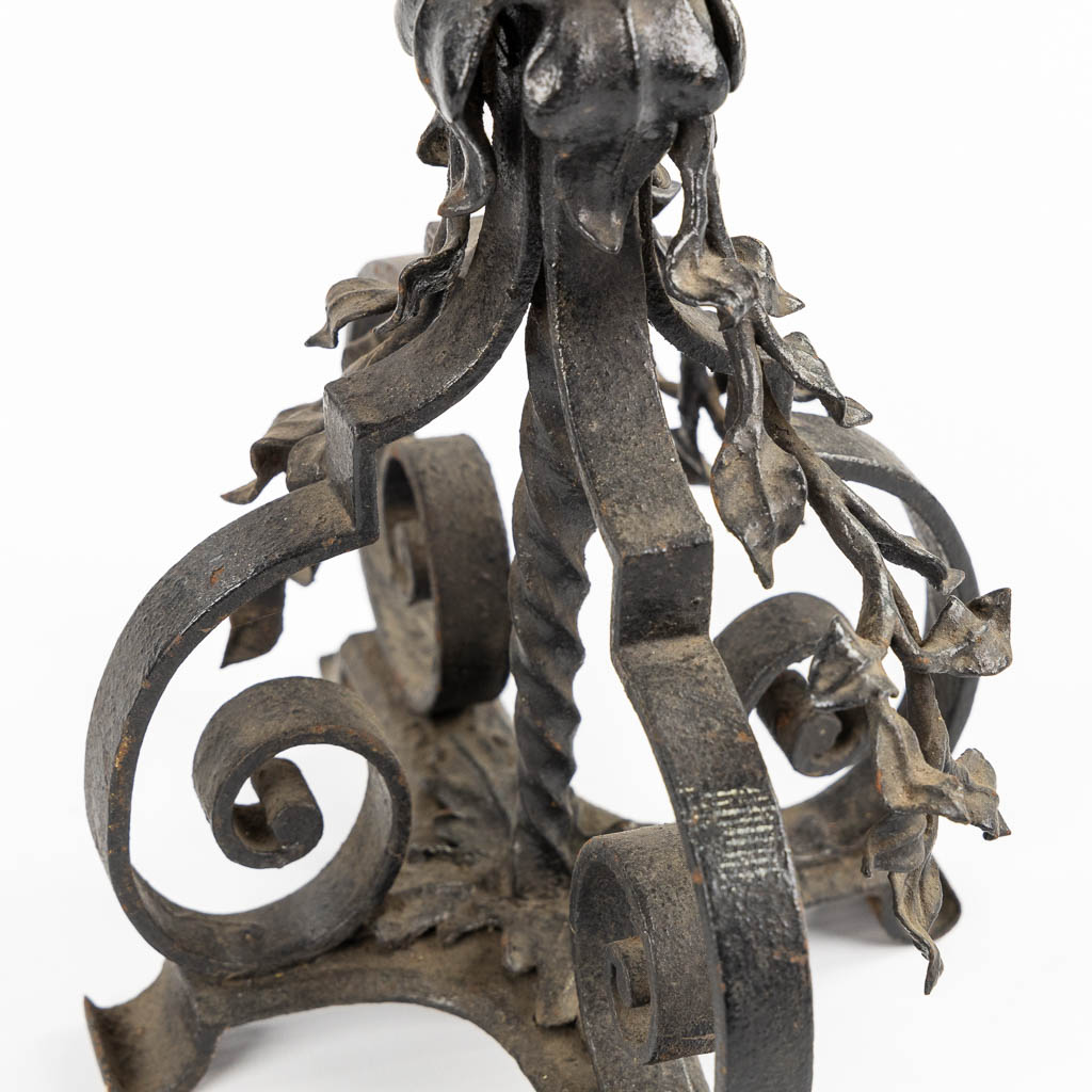 A pair of wrought-iron candelabra. Circa 1900. (L:31 x W:31 x H:57 cm)