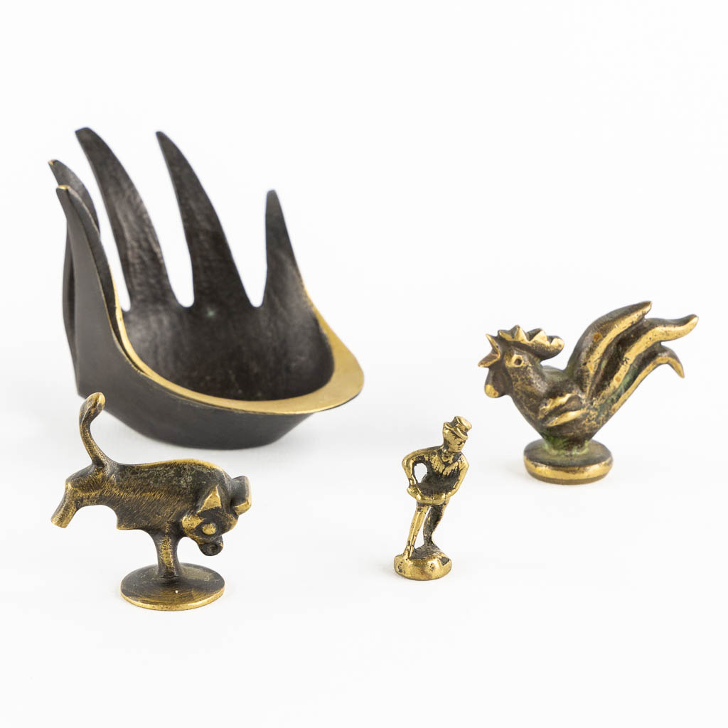 Walter Bosse en Herta Baller, an ashtray and three figurines. (L:10 x W:8 x H:6,5 cm)