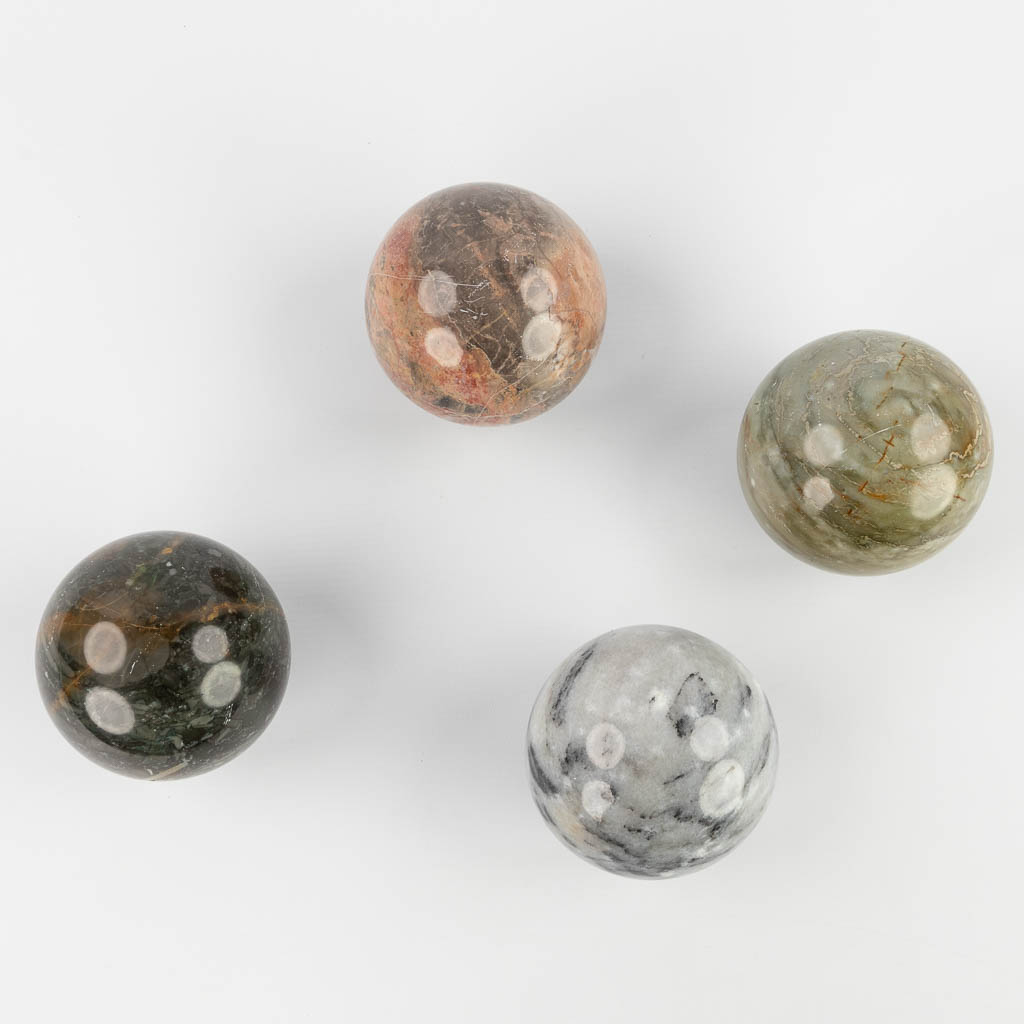 A set of 4 balls made of natural stone and marble. 20th C.  (D:9 cm)