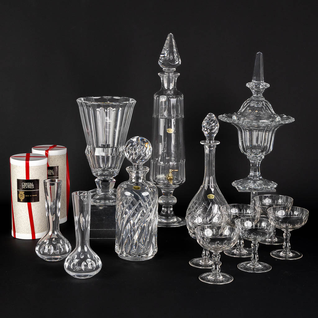 Val Saint Lambert, a samovar, carafes, drageoir, vases and champagne coupes. Cut crystal. (H:51,5 cm)