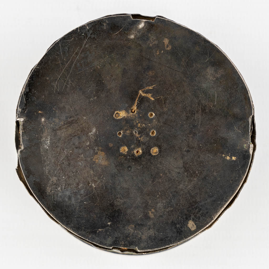 A large round theca with a relic for Saint Hyacinth. (H:4 x D:8,5 cm)