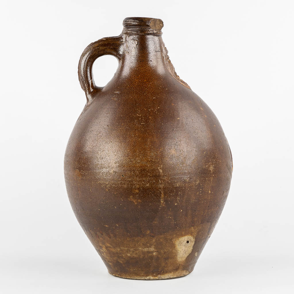 A Bartmann jug with 1 cartouche. Mid-17th C. (H:34 x D:20 cm)