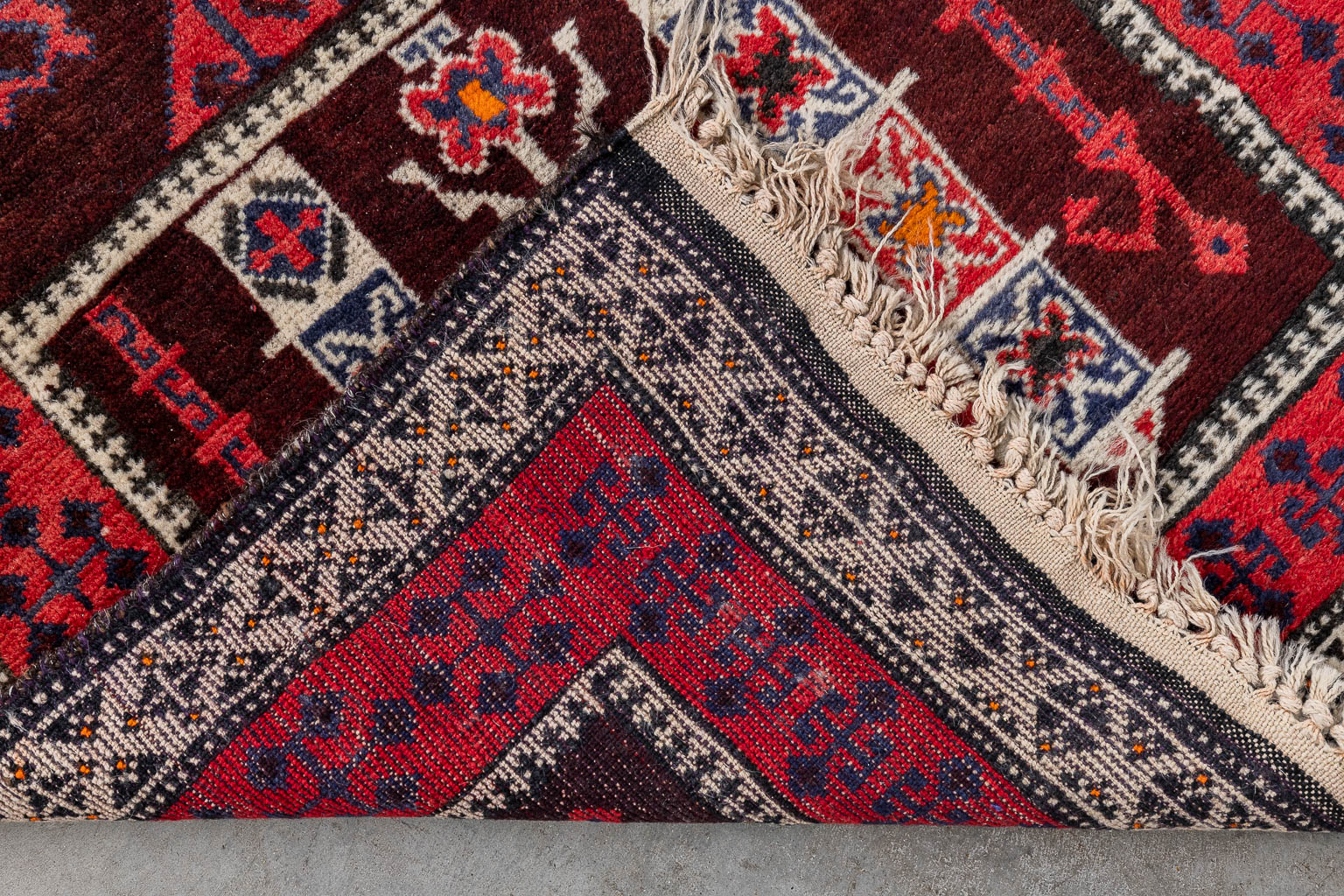 Een collectie van 3 Oosterse, handgeknoopte tapijten. Kazak & Afghan. (L:207 x W:107 cm)