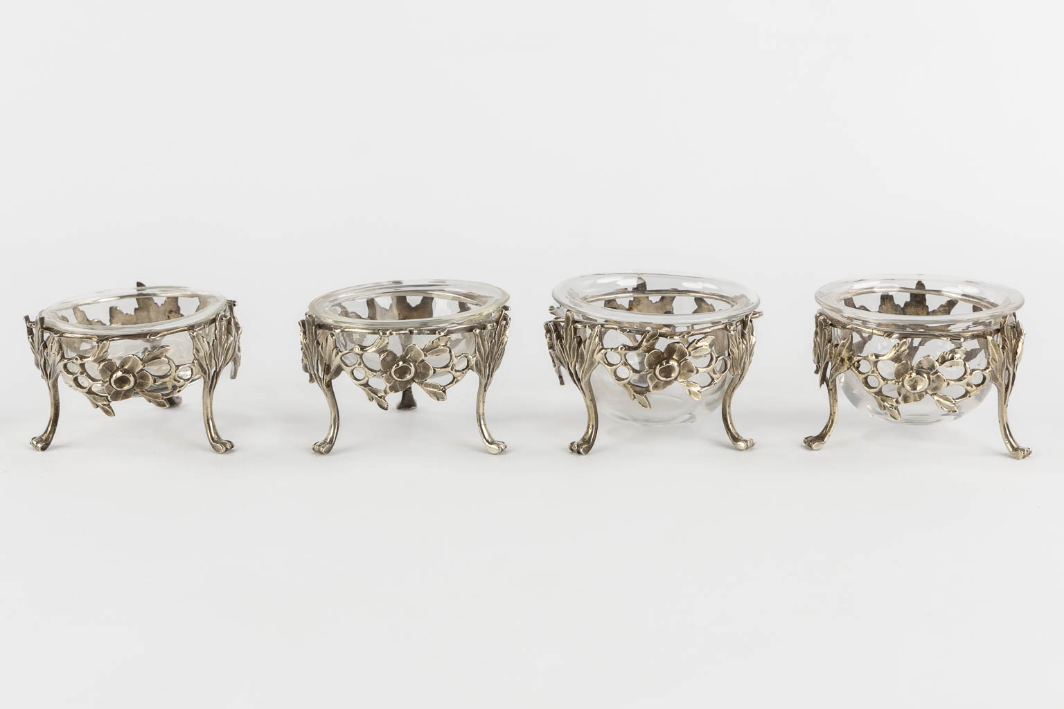 A collection of silver mustard, salt and pepper pots. Silver, Belgium. 19th C. (W:21 x H:17 cm)