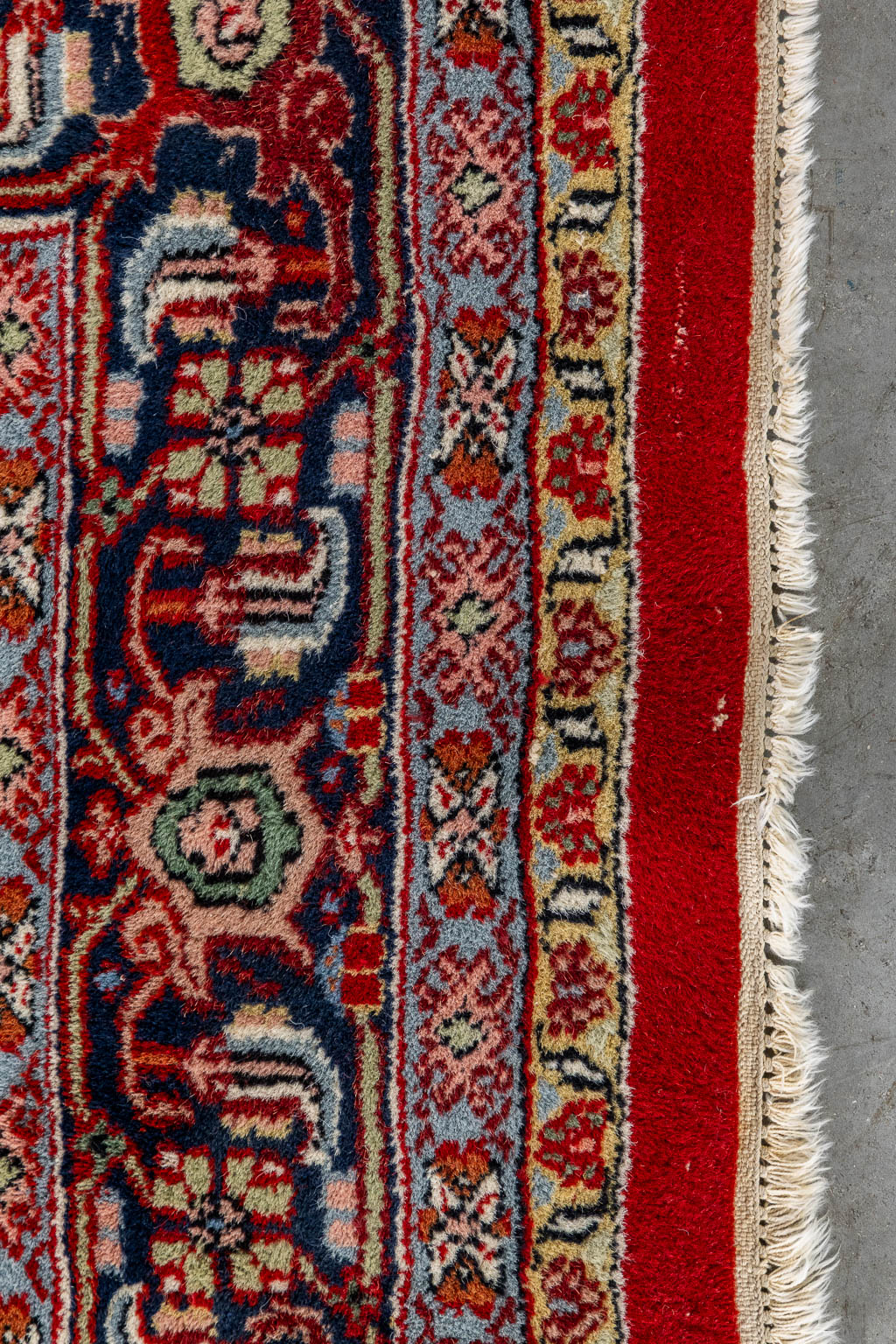 An Oriental hand-made carpet, Bidjar. (L:300 x W:210 cm)