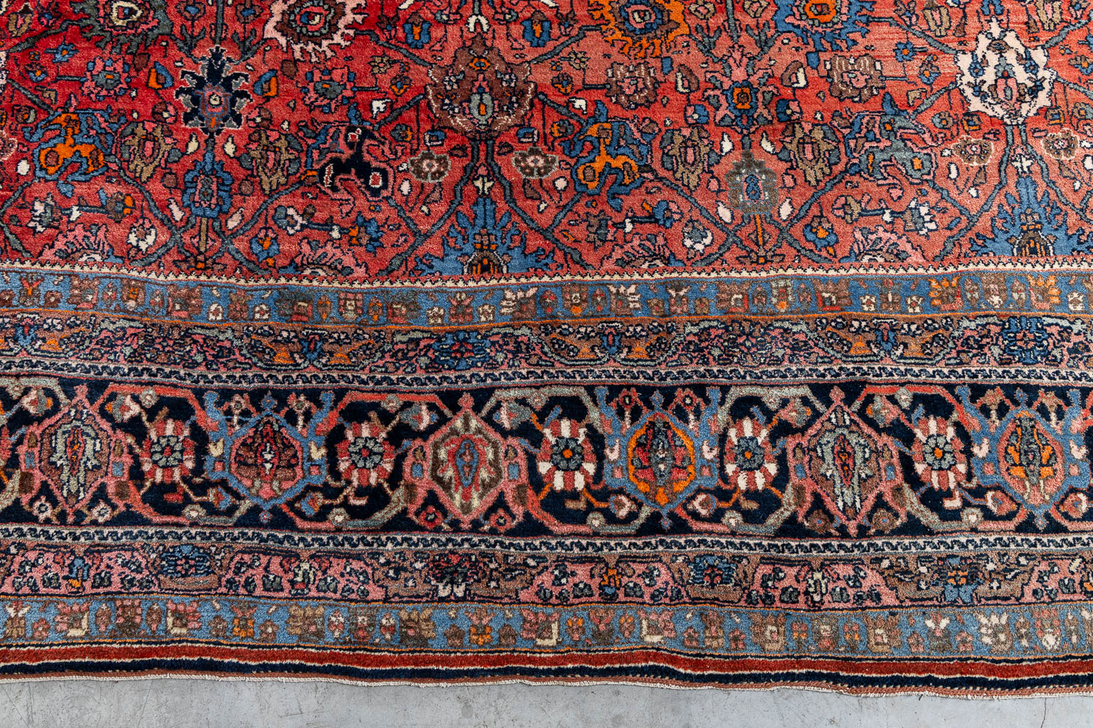 An Oriental hand-made carpet, Bidjar. (L:434 x W:329 cm)