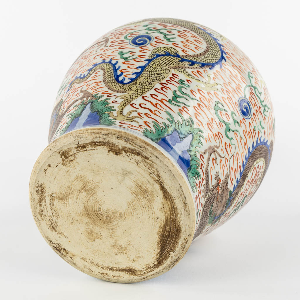 A Chinese Wucai vase with a dragon decor, 19th C.