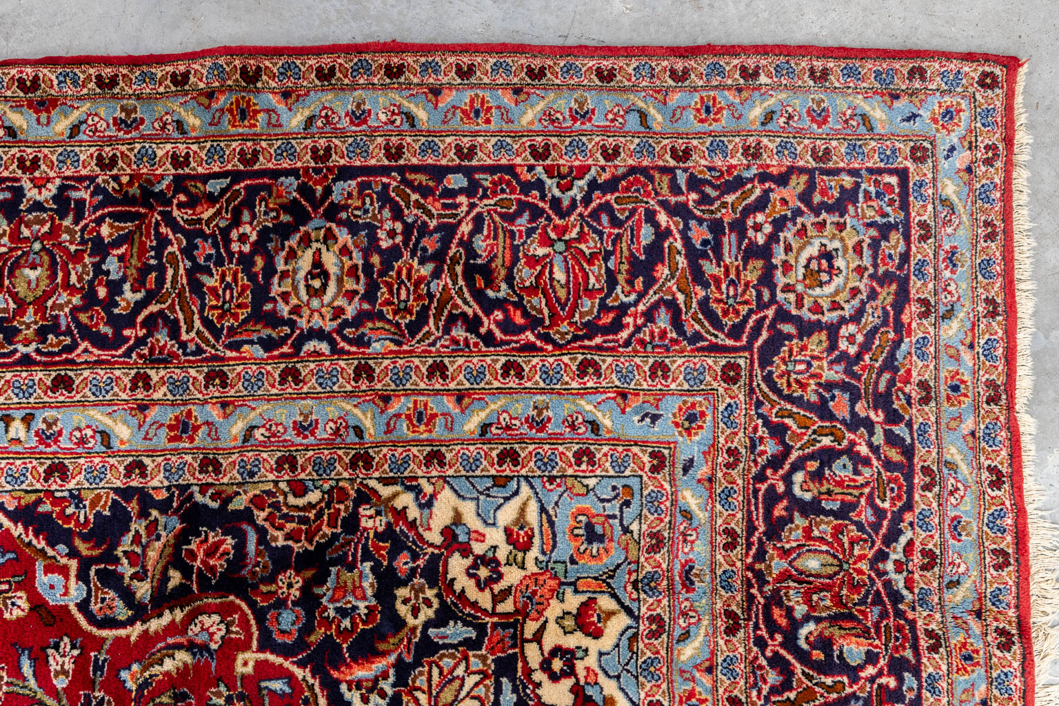 A large Oriental hand-made carpet, Keshan, Iran. (L:246 x W:355 cm)