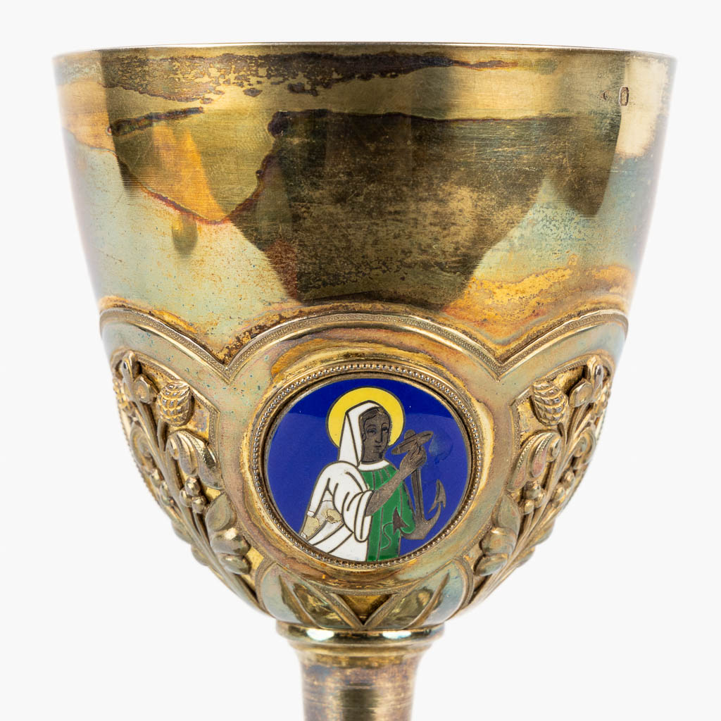 A Chalice and paten, Vermeil, Gothic Revival, Cloisonné enamel. France, 19th C. (H:24,5 x D:14,5 cm)