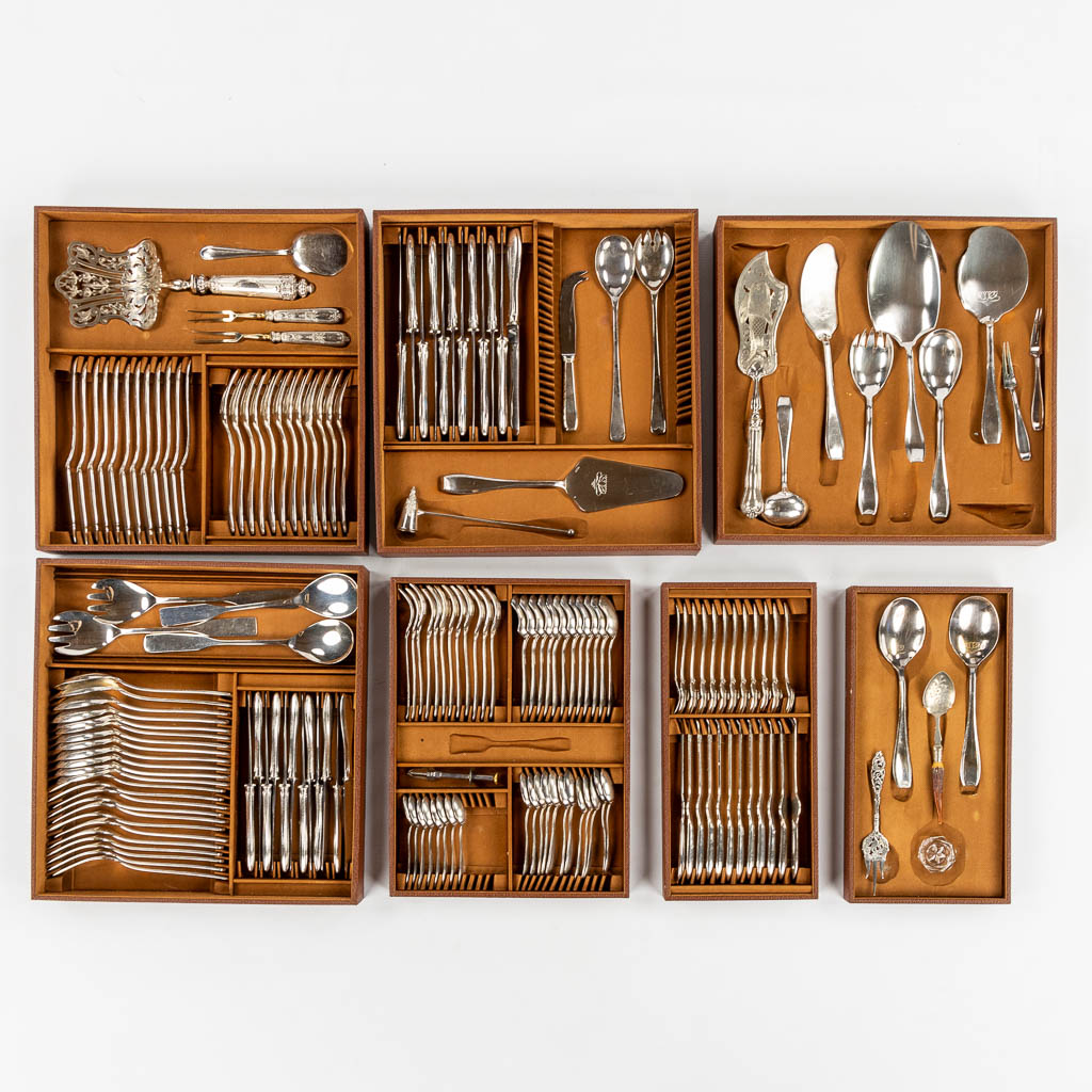 Bruno Wiskemann, a 152-piece large silver-plated cutlery. Added are some silver and silver-plated serving accessories. 