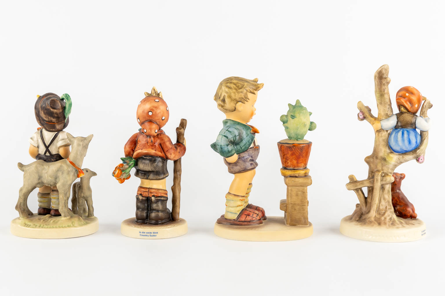 Hummel, 13 figurines. (H:16 cm)