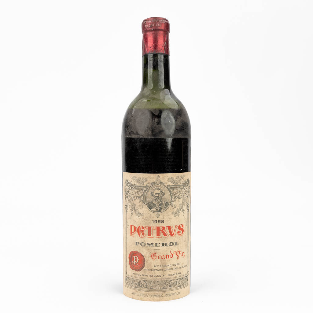 Château Petrus, 1958.  (H:29,5 cm)