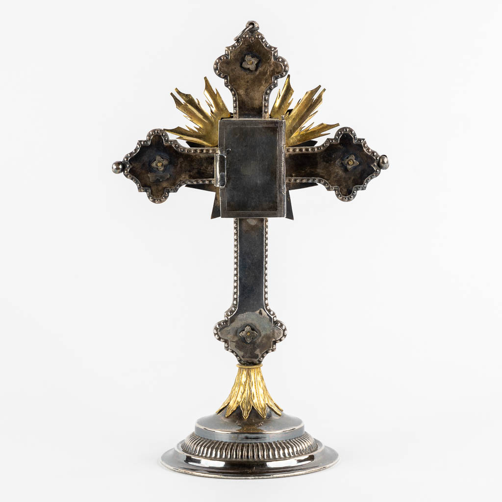 A reliquary curcifix or monstrance, Pelican with chicks, 19th C. (W:17 x H:28 cm)