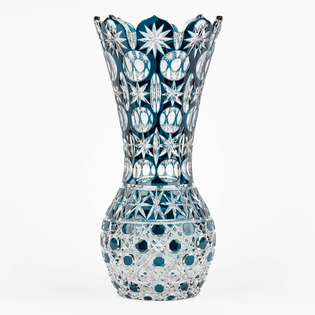 Val Saint Lambert, a vase made of cut crystal. Not signed. (H:35 x D:16 cm)